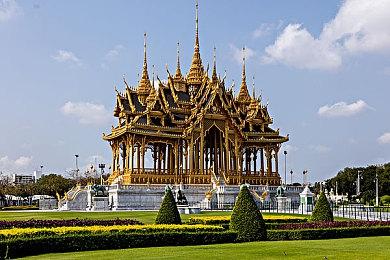 QQ空间《抢车位》游戏改名了 还把特斯拉车型名字拼错